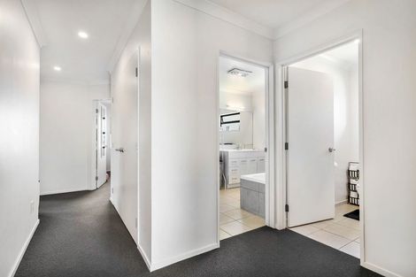 Photo of property in 9a Ballial Place, West Harbour, Auckland, 0618