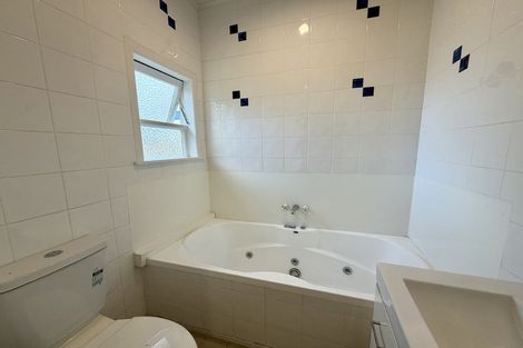 Photo of property in 48 Astley Avenue, New Lynn, Auckland, 0600
