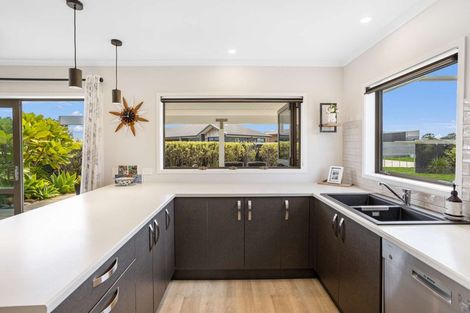 Photo of property in 139 Rangiora Crescent, Matarangi, Whitianga, 3592