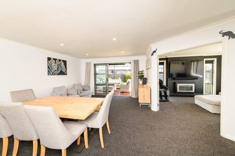 Photo of property in 5 Stratford Court, Fitzherbert, Palmerston North, 4410