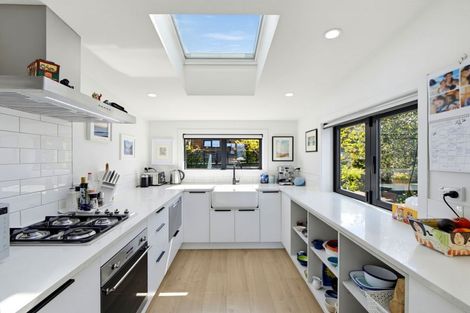 Photo of property in 10 Winchester Street, Lyttelton, 8082