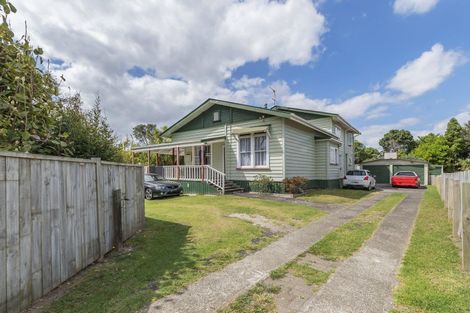 Photo of property in 15 Collingwood Road, Waiuku, 2123