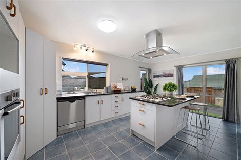 Photo of property in 7 Coupland Court, Glendene, Auckland, 0602