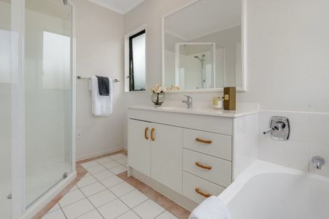 Photo of property in 1/47 Wiltshire Place, Somerville, Auckland, 2014