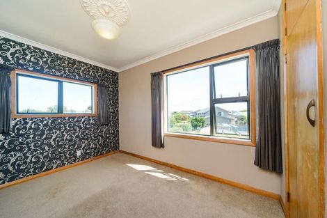 Photo of property in 12 Innes Place, Roslyn, Palmerston North, 4414