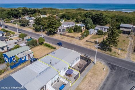 Photo of property in 1/2 Himatangi Street, Himatangi Beach, Foxton, 4891