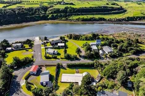 Photo of property in 9 Beach Road, Patea, 4520