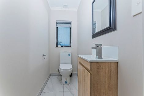 Photo of property in 4 Lumbarda Drive, Kumeu, 0810