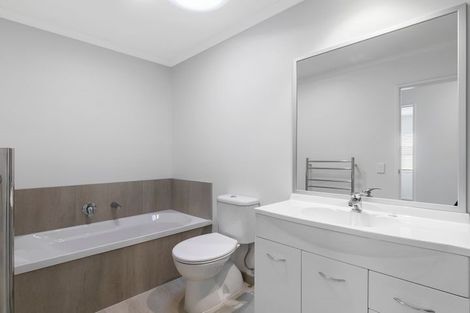 Photo of property in 12 Huke Lane, Takanini, 2112