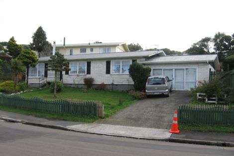 Photo of property in 30 Batchelor Street, Newlands, Wellington, 6037