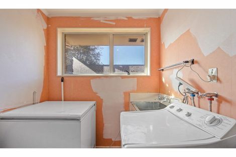 Photo of property in 72 Denise Crescent, Hornby, Christchurch, 8042