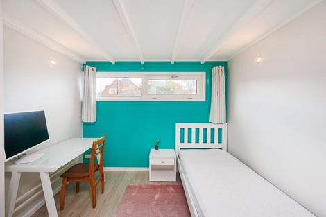 Photo of property in 21 Heathcote Place, Fitzherbert, Palmerston North, 4410