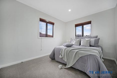 Photo of property in 27 Bridgefield Crescent, Flat Bush, Auckland, 2016