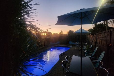 Photo of property in 175 Beach Haven Road, Beach Haven, Auckland, 0626