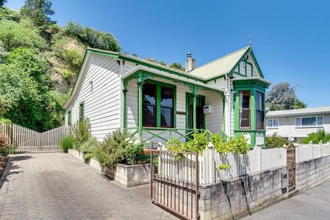 Photo of property in 21 Chaucer Road, Hospital Hill, Napier, 4110