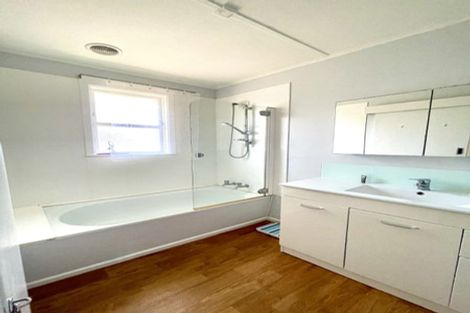 Photo of property in 4 Balmain Street, Newlands, Wellington, 6037