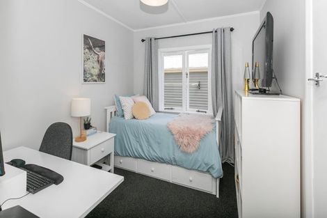 Photo of property in 15 Sandwich Road, St Andrews, Hamilton, 3200