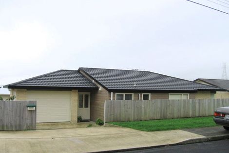 Photo of property in 4a Kinapori Terrace, Newlands, Wellington, 6037