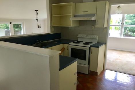 Photo of property in 11 Tupaki Place, Pakuranga Heights, Auckland, 2010