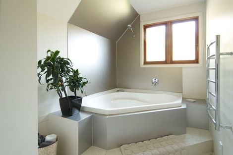 Photo of property in 5 Lapwing Lane, Mount Pleasant, Christchurch, 8081