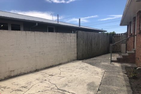 Photo of property in 40 Flanshaw Road, Te Atatu South, Auckland, 0610