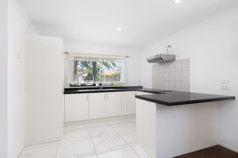 Photo of property in 16 Pyramid Place, Glen Eden, Auckland, 0602