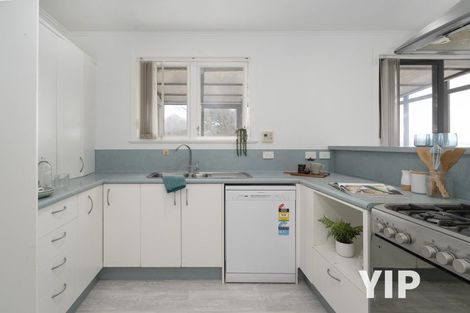 Photo of property in 10 Edgecombe Street, Newlands, Wellington, 6037