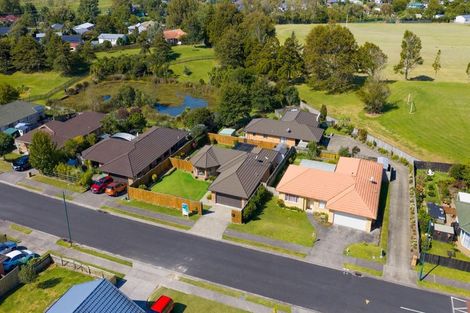 Photo of property in 35 Cabeleigh Drive, Helensville, 0800