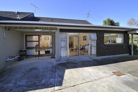 Photo of property in 2/12 Waimai Avenue, Weymouth, Auckland, 2103