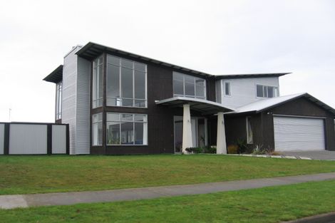 Photo of property in 121 Schnell Drive, Kelvin Grove, Palmerston North, 4414