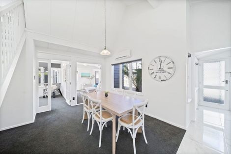 Photo of property in 1/195 Fisher Parade, Farm Cove, Auckland, 2012