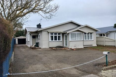 Photo of property in 17 Shamrock Street, Takaro, Palmerston North, 4412