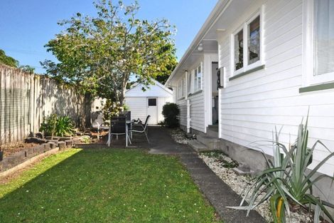 Photo of property in 1 Netherlands Avenue, Kelston, Auckland, 0602