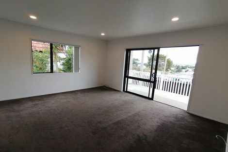 Photo of property in 1/111 Lincoln Park Avenue, Massey, Auckland, 0614