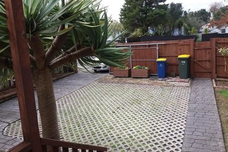 Photo of property in 13 Truscott Place, West Harbour, Auckland, 0618