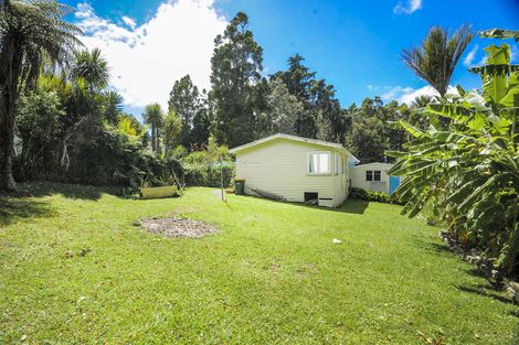 Photo of property in 25 Hollywood Avenue, Titirangi, Auckland, 0604