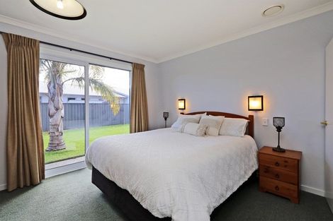 Photo of property in 16 Milford Place, Poraiti, Napier, 4112