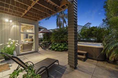 Photo of property in 2a Rushden Terrace, Red Beach, 0932