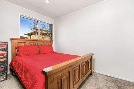 Photo of property in 2/17 Etherton Drive, Weymouth, Auckland, 2103