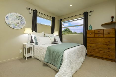 Photo of property in 74a Buscomb Avenue, Henderson, Auckland, 0610