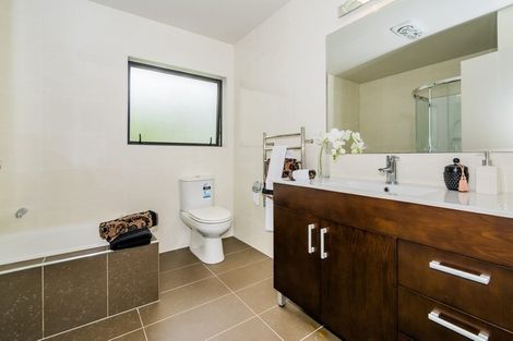 Photo of property in 42 Bur Oak Terrace, Schnapper Rock, Auckland, 0632