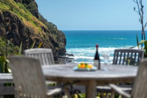 Photo of property in 20 Garden Road, Piha, 0772