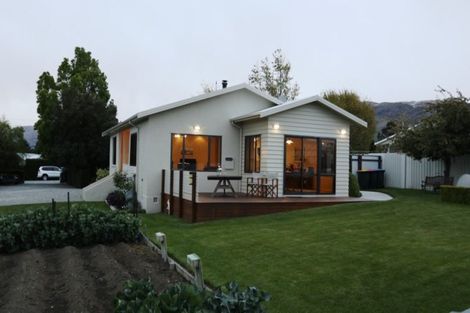 Photo of property in 2 Hall Road, Bannockburn, Cromwell, 9384