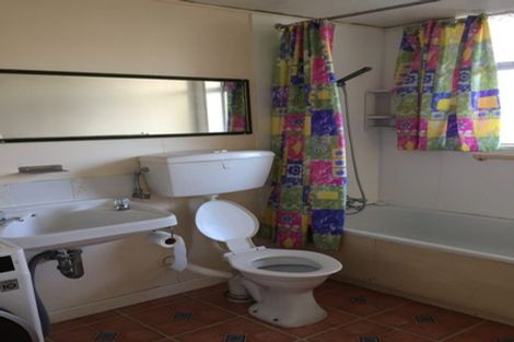 Photo of property in Beresford Apartments, 4/118 Russell Terrace, Berhampore, Wellington, 6023