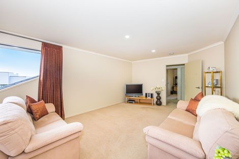 Photo of property in 66 Grovenor Drive, Orewa, 0931