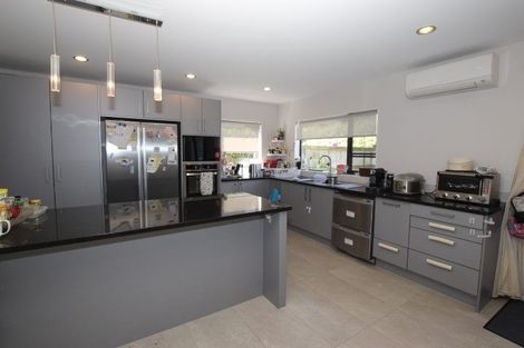 Photo of property in 43 Terrasini Drive, Flat Bush, Auckland, 2019