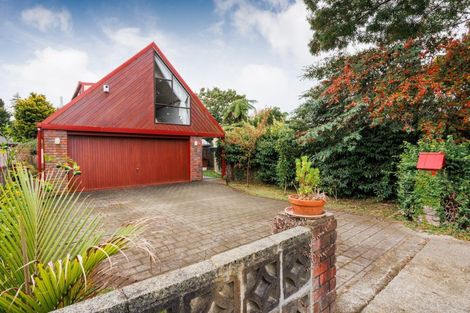 Photo of property in 2 Montgomery Terrace, Hokowhitu, Palmerston North, 4410