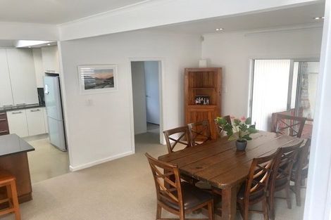 Photo of property in 16 Prestige Place, Castor Bay, Auckland, 0620