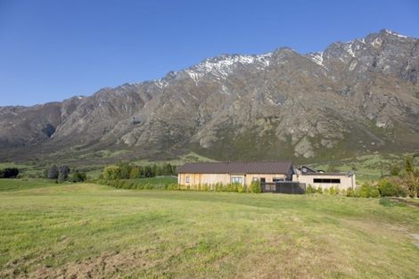 Photo of property in 10 Hovingham Court, Jacks Point, Queenstown, 9371