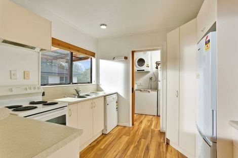 Photo of property in 1/17 Tetrarch Place, Totara Vale, Auckland, 0629
